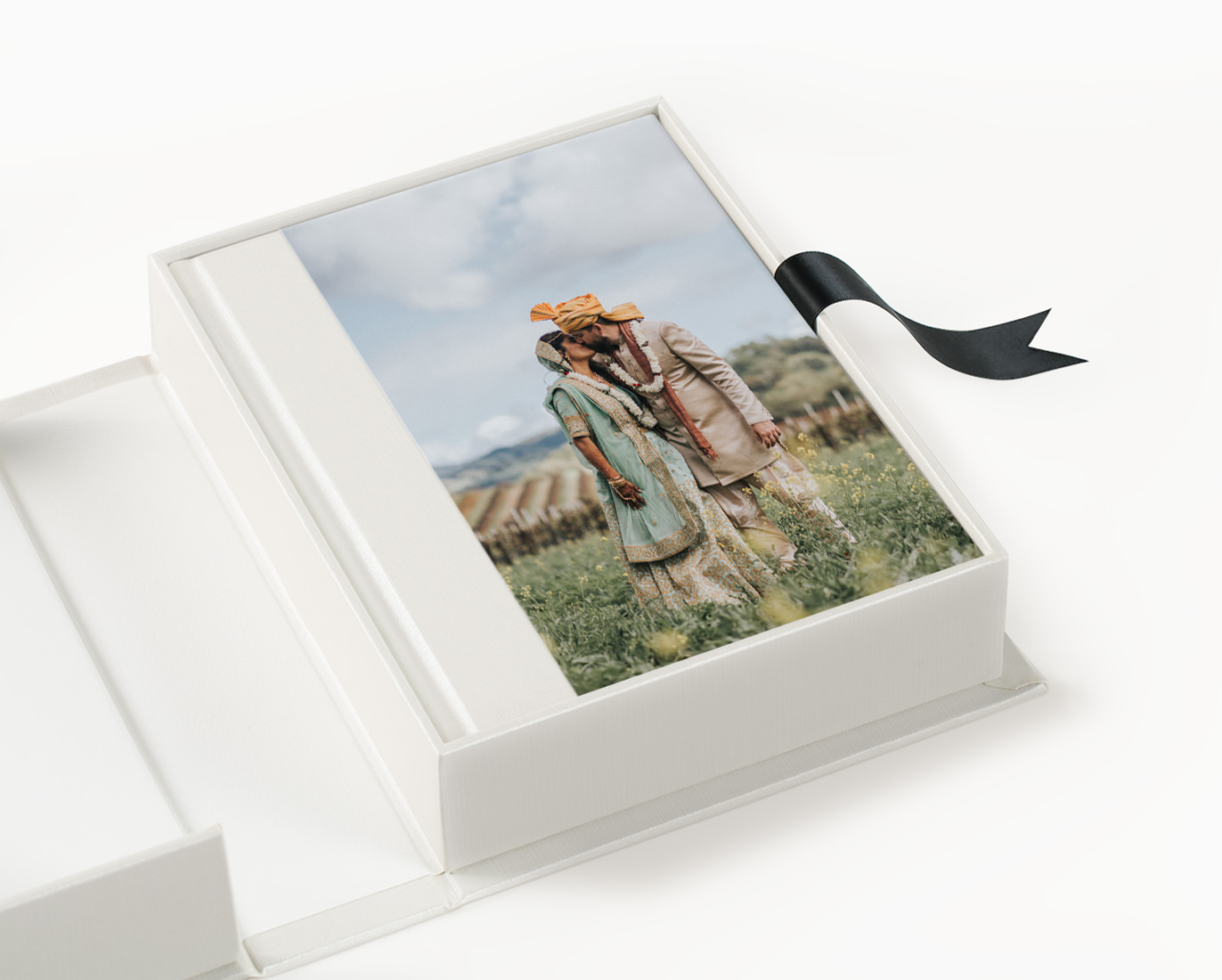 Buy La Lente Premium Photo Album, Large Customizable, 50 pages/100 Sheets,  4x6, 5x7, 8x10, Gold Stamped, Dry-Mount, Picture Scrapbook, Wedding,  Vacation, Anniversary, Baby Shower, Graduation or Travel Online at Low  Prices in